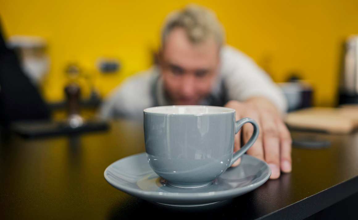 ¿Por qué me cansa la cafeína?