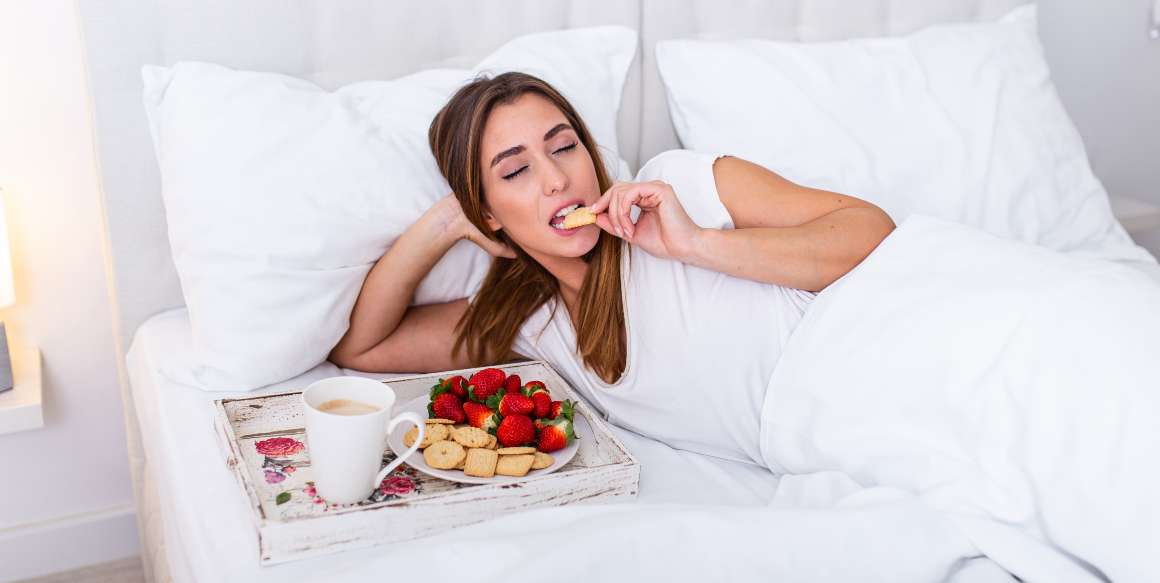 Mangiare prima di andare a letto: pro e contro